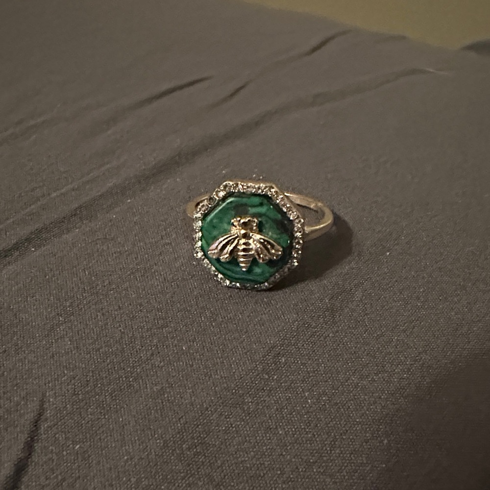 Elegant Green and Gold Bee Awaken Ring - Picture 3 of 4